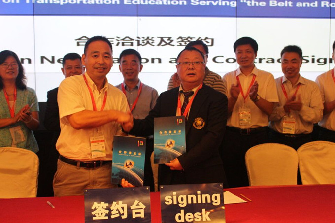 1与泰国商会大学签订合作备忘录.jpg 1与泰国商会大学签订合作备忘录.jpg